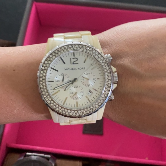 Michael Kors watch - Picture 2 of 4